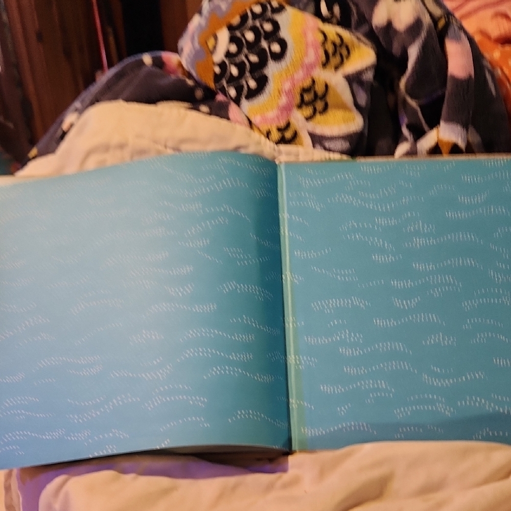 Secrets of the Seashore Shine-a-Light Book - Picture 5 of 6